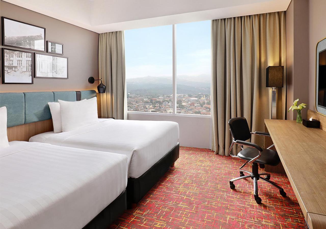 Mercure Bandung Nexa Supratman Exterior photo